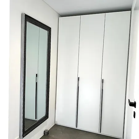 Black White Raubling