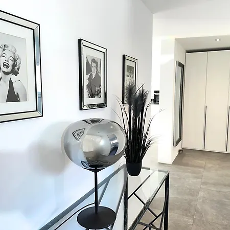 Lägenhet Black White Raubling