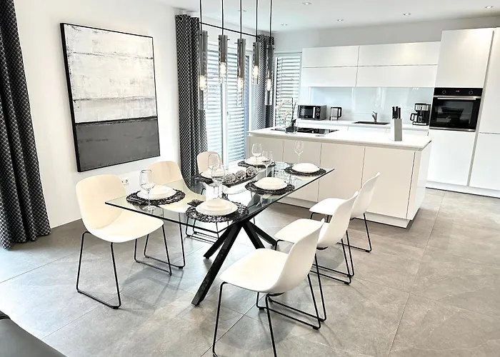 Black White דירה *